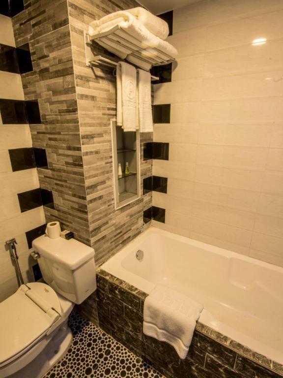 Hotel Heaven Yangon Dış mekan fotoğraf
